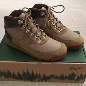 Men’s Danner Jag Hiking Boot. Style #37348.